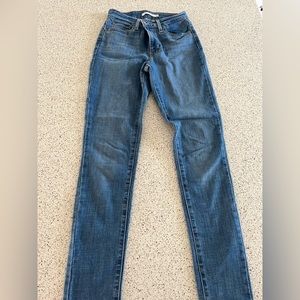 Levi High Rise skinny jeans